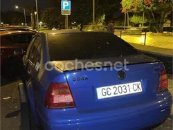 Azul Usado 2000 VW Bora Trendline Berlina | 750 €