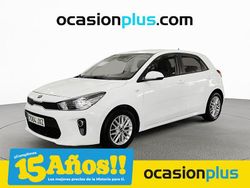 Blanco Usado 2017 Kia Rio Berlina | 9200 € (Precio justo)