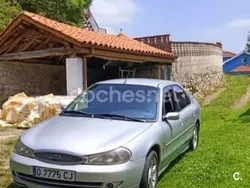 Gris / plata Usado 2000 Ford Mondeo RS Berlina | 2500 €