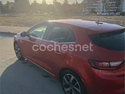 Rojo Usado 2017 Renault Mégane IV Bose Edition Berlina | 11.000 € (Precio justo)