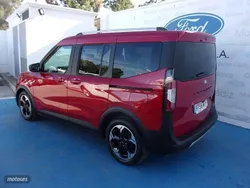 Rojo Usado 2024 Ford Tourneo Courier Active Monovolumen | 22.990 €