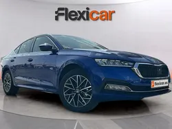 Azul Nuevo 2025 Skoda Octavia SportLine Berlina | 28.290 € (Super precio)