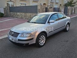 Gris / plata Usado 2002 VW Passat Highline Berlina | 2550 € (Buen precio)