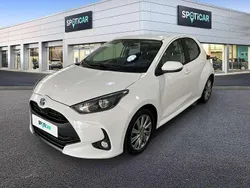 Blanco Usado 2023 Toyota Yaris Hybrid Active Berlina | 20.700 € (Precio justo)