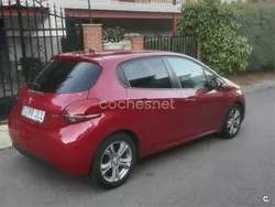 Granate Usado 2016 Peugeot 208 Allure Utilitario | 6500 € (Precio justo)
