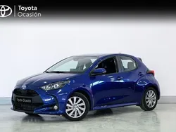 Azul Usado 2024 Toyota Yaris Hybrid Active Berlina | 22.700 € (Precio justo)