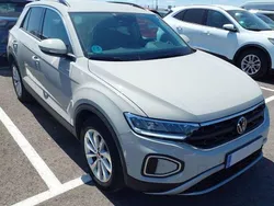 Gris / plata Usado 2023 VW T-Roc Life SUV | 27.990 € (Precio justo)