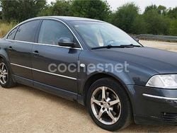 Negro Usado 2002 VW Passat Highline Familiar | 1900 € (Precio justo)