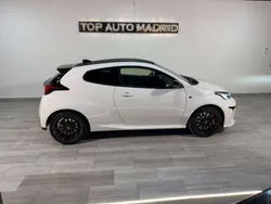 Blanco Usado 2023 Toyota Yaris Utilitario | 41.000 € (Caro)