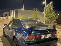 Azul Usado 2002 Lexus IS200 Luxury Line Berlina | 3800 €