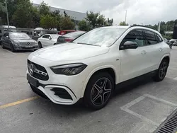 Blanco Nuevo 2024 Mercedes GLA250 SUV | 50.700 € (Precio justo)