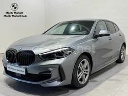 Gris Usado 2024 BMW 118 Comfort Edition Utilitario | 31.890 € (Precio justo)