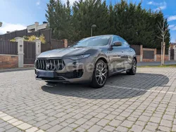 Gris / plata Usado 2017 Maserati Levante SUV | 44.890 € (Buen precio)