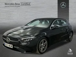 Negro cosmos Usado 2024 Mercedes A200 AMG line Berlina | 37.400 € (Un poco caro)