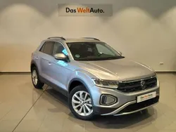 Plateado Usado 2024 VW T-Roc Life SUV | 25.800 € (Un poco caro)