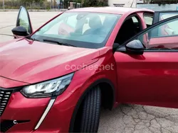 Granate Usado 2023 Peugeot 208 Active Utilitario | 13.000 € (Buen precio)