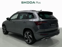 Gris Usado 2024 Skoda Karoq SportLine SUV | 33.990 €