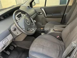 Gris / plata Usado 2006 Renault Scénic II Dynamique Monovolumen | 2700 € (Precio justo)