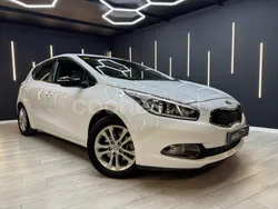 Blanco Usado 2012 Kia Ceed GT Berlina | 9990 € (Caro)