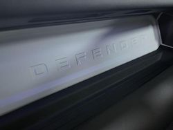 Negro Usado 2023 Land Rover Defender SE SUV | 82.990 €