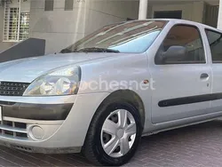 Gris / plata Usado 2003 Renault Clio II Berlina | 1999 € (Buen precio)