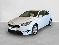 Blanco Usado 2023 Kia Ceed Berlina | 21.290 € (Precio justo)