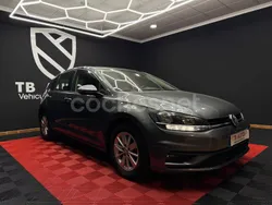 Gris / plata Usado 2017 VW Golf VII Business Berlina | 16.490 € (Precio justo)