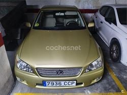 Amarillo Usado 2003 Lexus IS200 Berlina | 5500 €