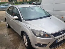 Gris / plata Usado 2008 Ford Focus Trend Berlina | 6000 € (Un poco caro)