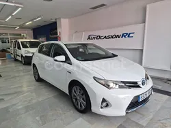Blanco Usado 2013 Toyota Auris Hybrid Advance Berlina | 11.800 € (Precio justo)
