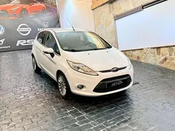 Blanco Usado 2013 Ford Fiesta Titanium Utilitario | 4699 € (Precio justo)