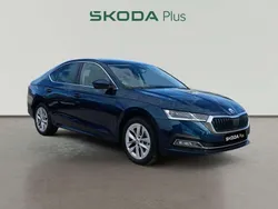 Azul Usado 2023 Skoda Octavia Selection Berlina | 24.990 € (Precio justo)