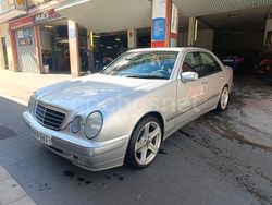 Gris / plata Usado 2001 Mercedes E200 Elegance Berlina | 3500 €