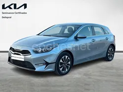 Gris / plata Usado 2024 Kia Ceed Berlina | 18.950 € (Buen precio)