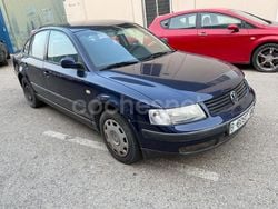 Azul Usado 2000 VW Passat Comfortline Berlina | 3300 €