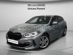 Gris / plata Usado 2024 BMW 118 Comfort Edition Utilitario | 31.950 € (Precio justo)