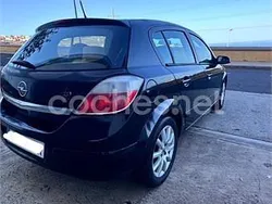 Negro Usado 2006 Opel Astra Enjoy Berlina | 2900 € (Un poco caro)