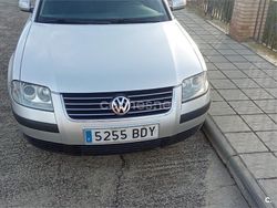 Gris / plata Usado 2001 VW Passat Conceptline Berlina | 1500 €