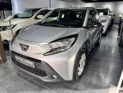 Gris / plata Usado 2022 Toyota Aygo Play Utilitario | 11.990 € (Precio justo)