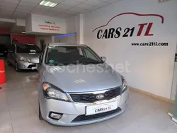 Gris / plata Usado 2010 Kia Ceed Active Berlina | 6900 € (Precio justo)