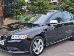 Negro Usado 2008 Volvo S40 Momentum Berlina | 8300 €