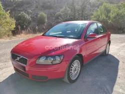 Rojo Usado 2006 Volvo S40 Momentum Berlina | 4200 € (Precio justo)
