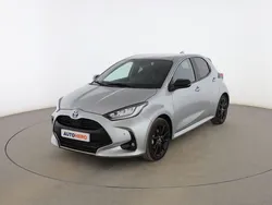 Gris Usado 2023 Toyota Yaris Hybrid Plus Utilitario | 23.099 € (Precio justo)