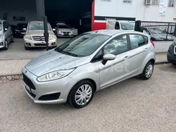 Gris / plata Usado 2017 Ford Fiesta Trend Utilitario | 8300 € (Buen precio)