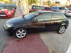 Negro Usado 2007 Opel Astra GTC Sport Berlina | 2999 € (Precio justo)