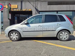 Gris / plata Usado 2005 Ford Fiesta Utilitario | 2999 € (Precio justo)