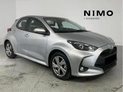 Gris Usado 2024 Toyota Yaris Hybrid Active Berlina | 21.900 € (Precio justo)