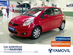 Rojo Usado 2011 Toyota Yaris Active Berlina | 9450 €