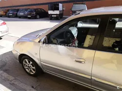 Gris / plata Usado 2005 Kia Carens LX Monovolumen | 3200 €