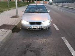 Gris / plata Usado 2000 Ford Mondeo Familiar | 900 €